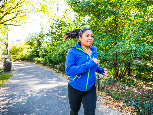 woman jogging as part of post-surgery weight loss